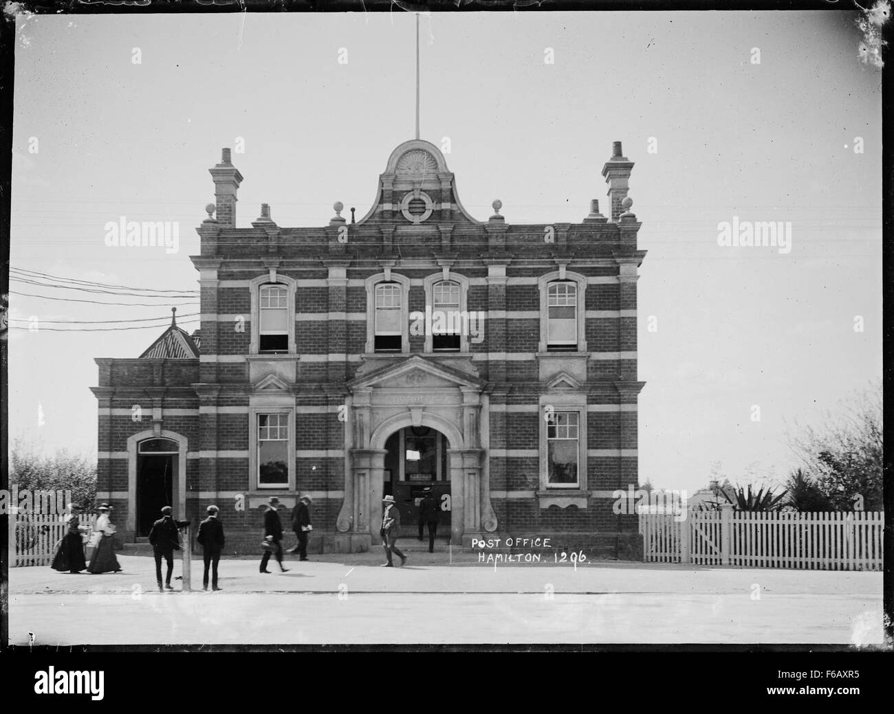 Das zwischen 1906 und 1910 erbaute Hamilton Post Office ist ein architektonisches Wahrzeichen in Hamilton und zeigt Postgebäude aus dem frühen 20. Jahrhundert. Das Gebäude weist klassische und Beaux-Arts-Einflüsse auf, die die architektonischen Trends der Zeit widerspiegeln. Stockfoto