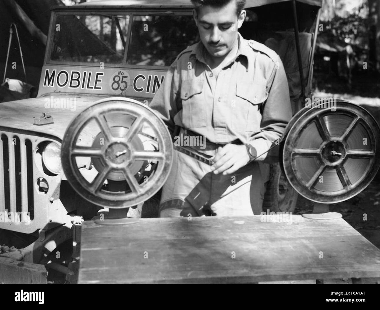 Ein allgemeiner Titel, der sich auf eine Live-Performance oder eine Fernsehsendung bezieht, der üblicherweise zur Ankündigung von Unterhaltungssendungen verwendet wird. Der Inhalt der Show kann sehr unterschiedlich sein, von Musik und Comedy bis hin zu Interviews und Live-Auftritten. Stockfoto