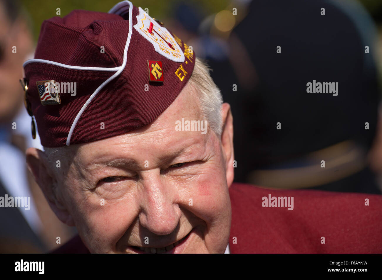 Prisoner Of War/Missing in Action nationale Anerkennung Day Zeremonie Lächeln nach der Zeremonie im Pentagon Fluss Terrasse Parade Feld, 18. September 2015 Gast. (DoD Foto von Senior Master Sgt. Adrian Cadiz) (Freigegeben) Stockfoto