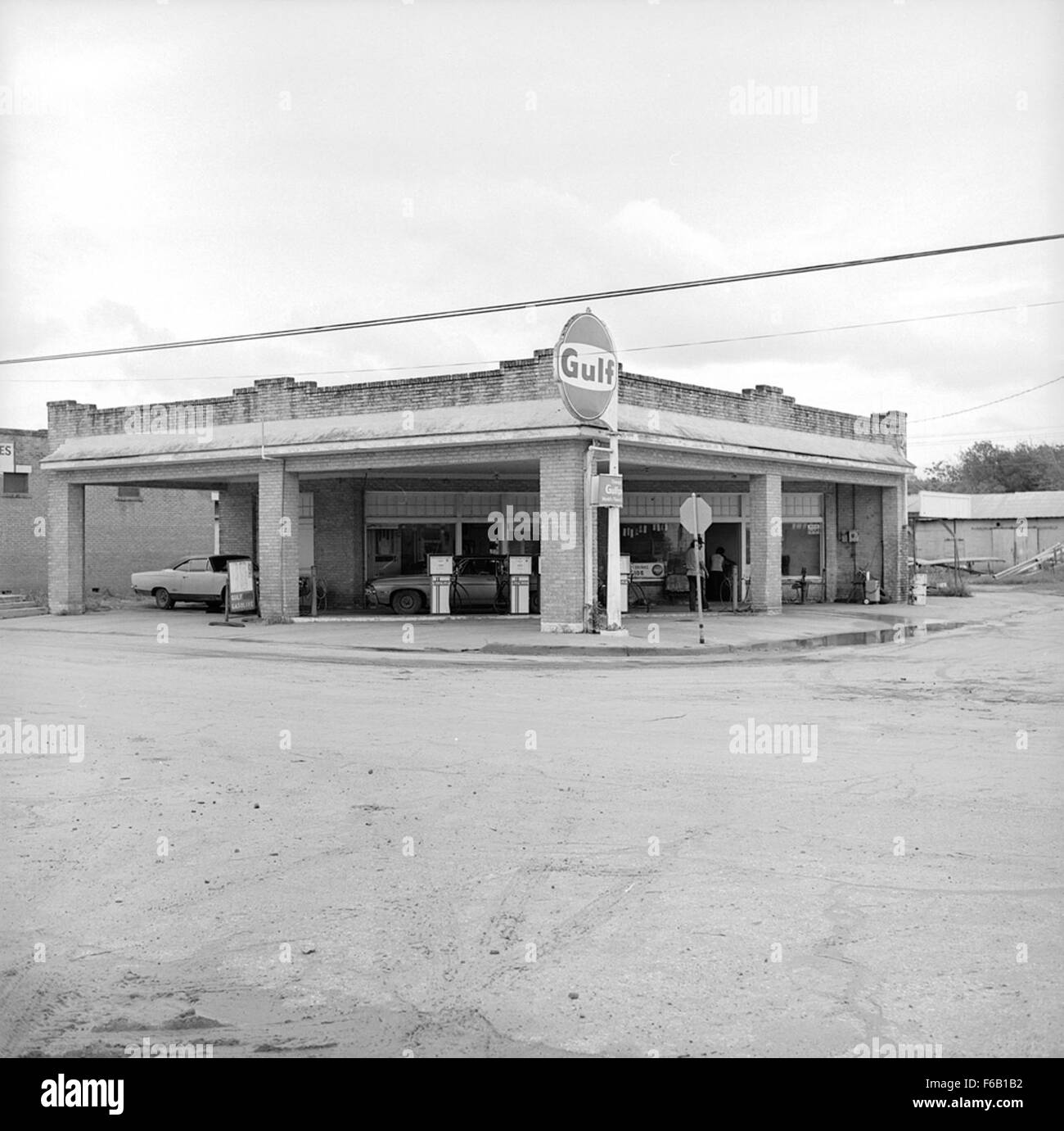 [Missouri Pacific, Golf Marke Tankstelle Dilley, Texas] Stockfoto