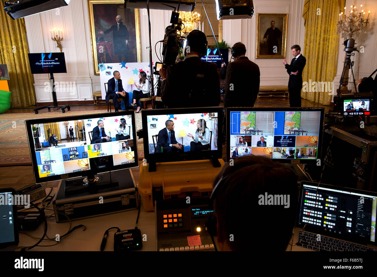 Präsident Barack Obama beteiligt sich an einem live-Interview mit YouTube Content Creator Bethany Mota im East Room des weißen Hauses, 22. Januar 2015. Stockfoto