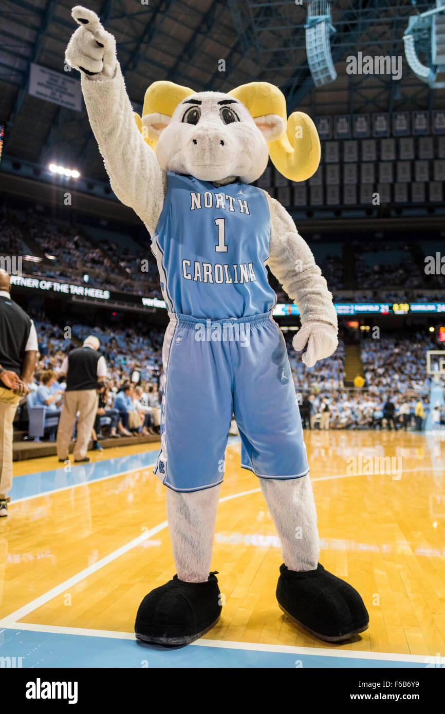 Die UNC-Maskottchen bei der NCAA Basketball-Spiel zwischen der Fairfield Stags und den North Carolina Tar Heels an Dean E. Smith Center am 15. November 2015 in Chapel Hill, North Carolina. Jacob Kupferman/CSM Stockfoto