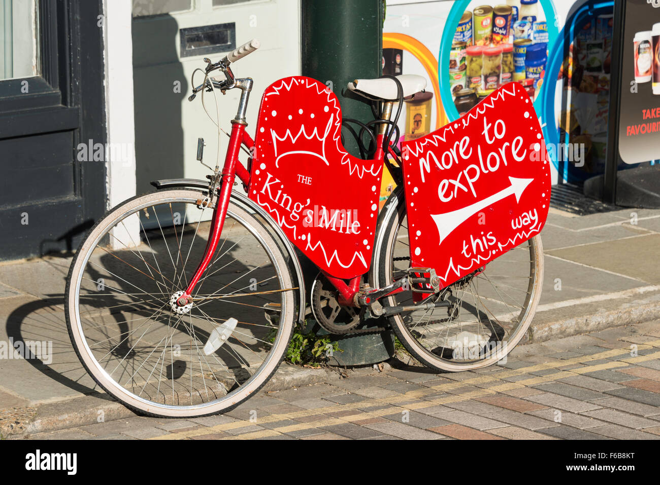 Fahrrad-Schild an des Königs Meile, Palace Street, Canterbury, Kent, England, Vereinigtes Königreich Stockfoto