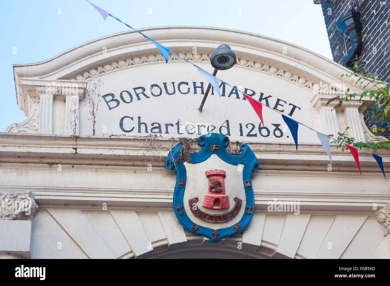 Eingang zum Borough Market, High Street, Gravesend, Kent, England, Vereinigtes Königreich Stockfoto