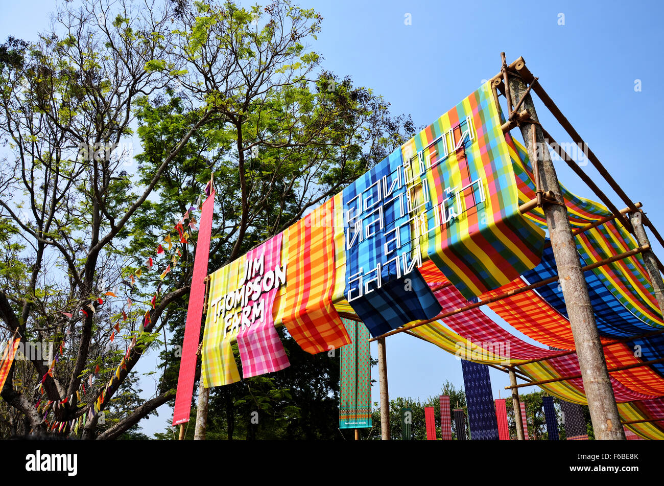 Lendenschurz Thai-Stil oder gemeinhin als pah-Kah-Mah für Show-Reisenden vor Jim Thompson Farm am 30. Dezember 2013 in Nak Stockfoto