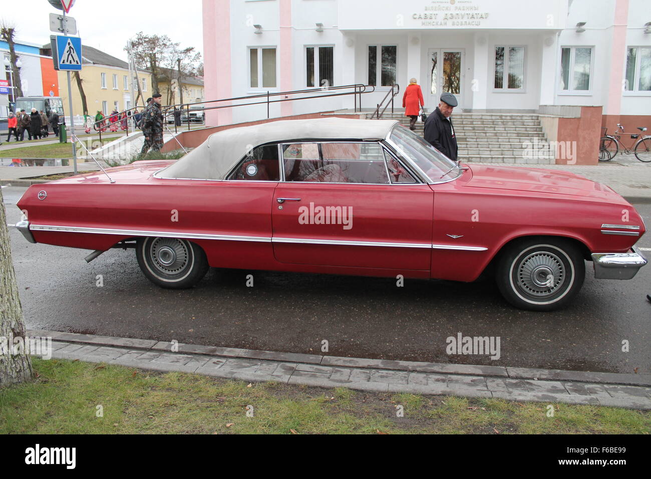 stilvolle rotes Auto markieren "Chrysler" Ausstellung von Retro-Auto, 16. November 2015, November, Weißrussland Stockfoto