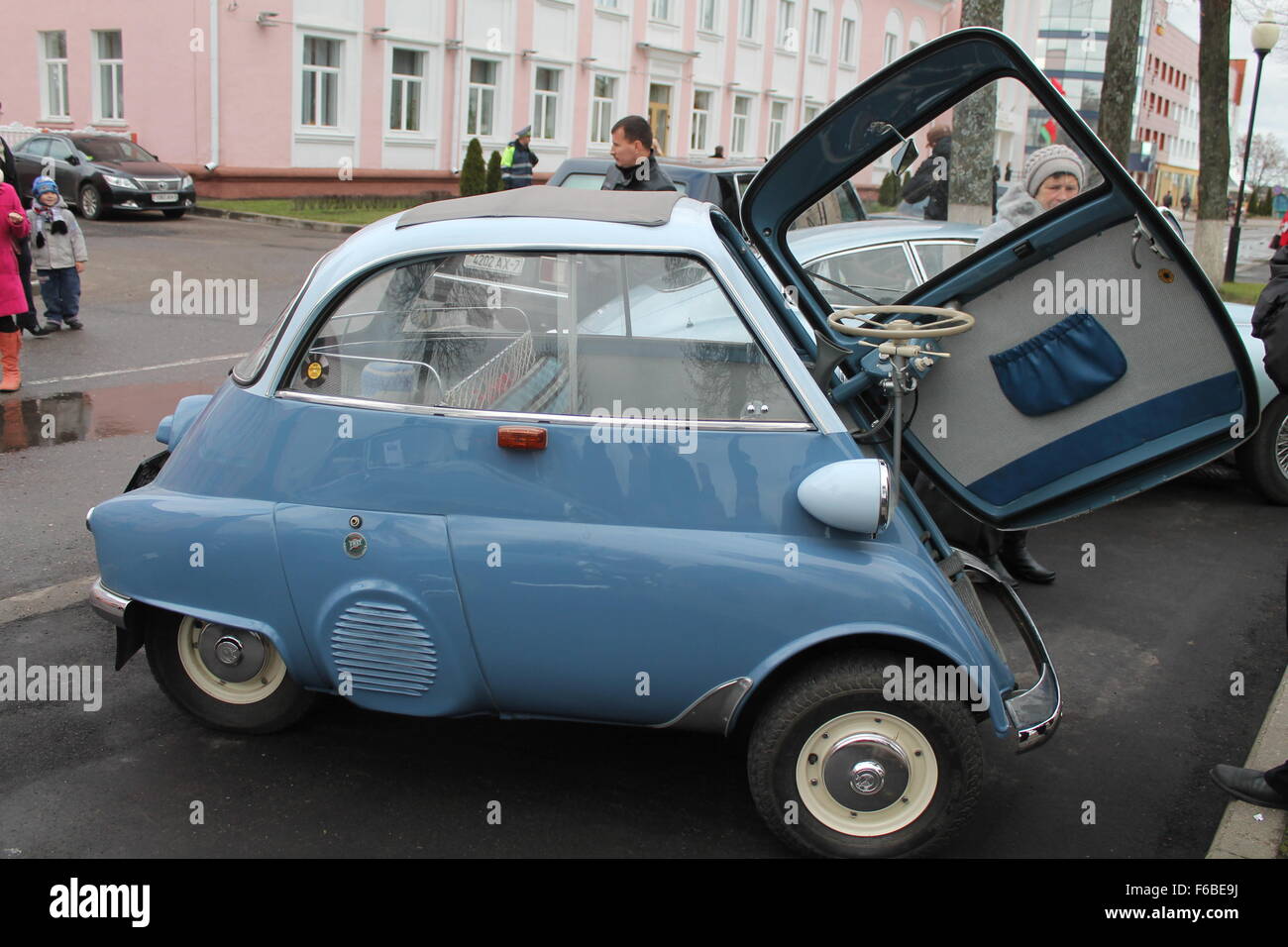 gemütliches kleines Auto markieren 'BMW' auf Retro-Auto-Ausstellung 13. November 2015, Vileyka, Weißrussland Stockfoto