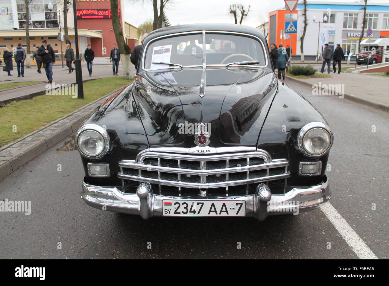 glänzen Sie schwarzes Auto Marke "Volga" Ausstellung von Retro-Auto, 13. November 2015, Vileyka, Belarus Stockfoto