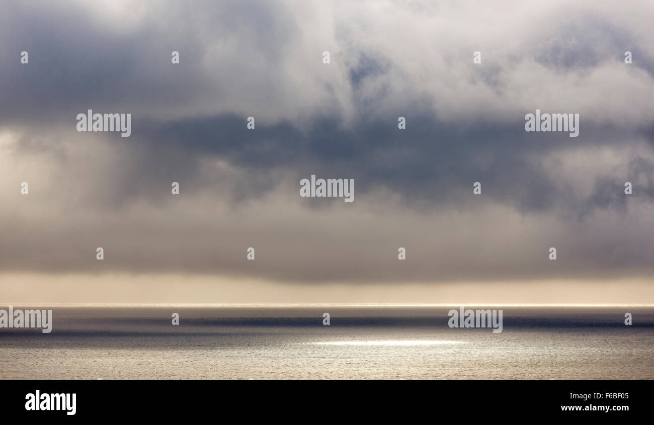 Onundarfjordur Fjord mit dramatischer Himmel in Island Stockfoto