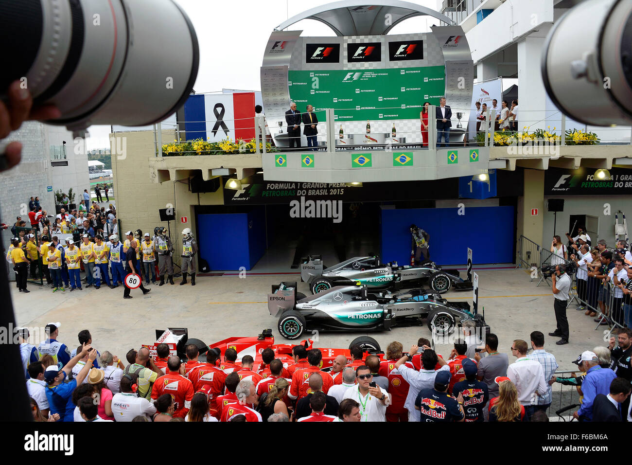 Brazilien. 15. November 2015. Motorsport: FIA Formula One World Championship 2015, Grand Prix von Brasilien, Parc Ferme, Podium, Fotograf, Fotograf, Medien, Medien, Presse, Presse-Credit: Dpa picture-Alliance/Alamy Live News Stockfoto