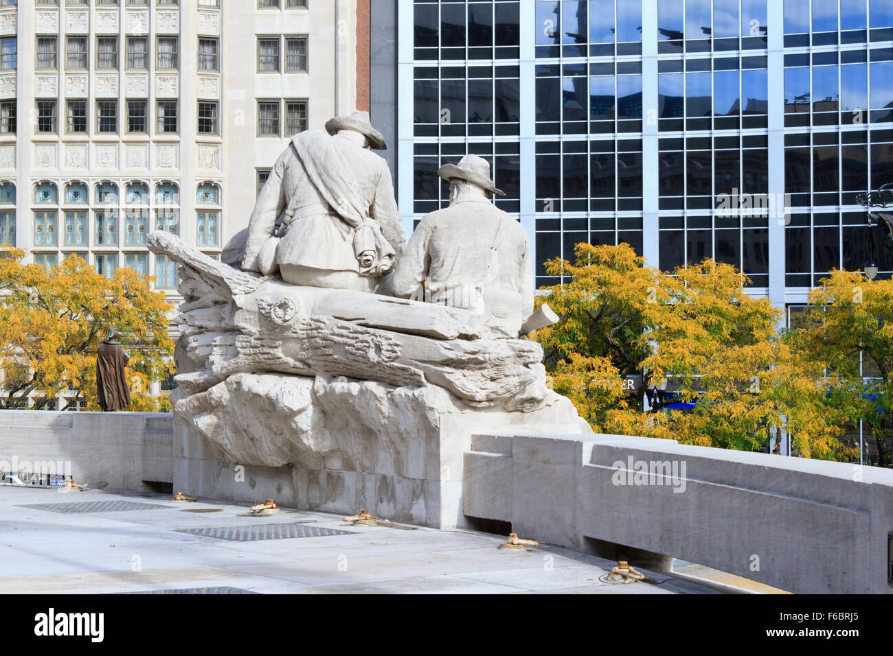 Soldat-Skulpturen auf die Soldiers and Sailors Monument im Zentrum von Indianapolis, Indiana. Stockfoto