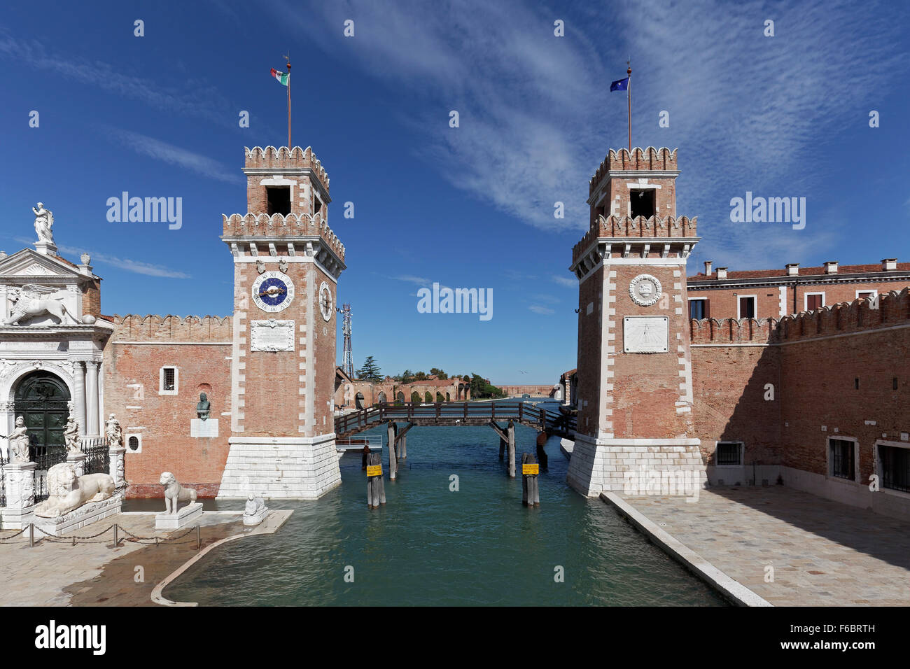 Arsenal-Wasser-Tor und Türmen, ehemaligen Marinestützpunkt der Republik Venedig, Castello, Venedig, Veneto, Italien Stockfoto