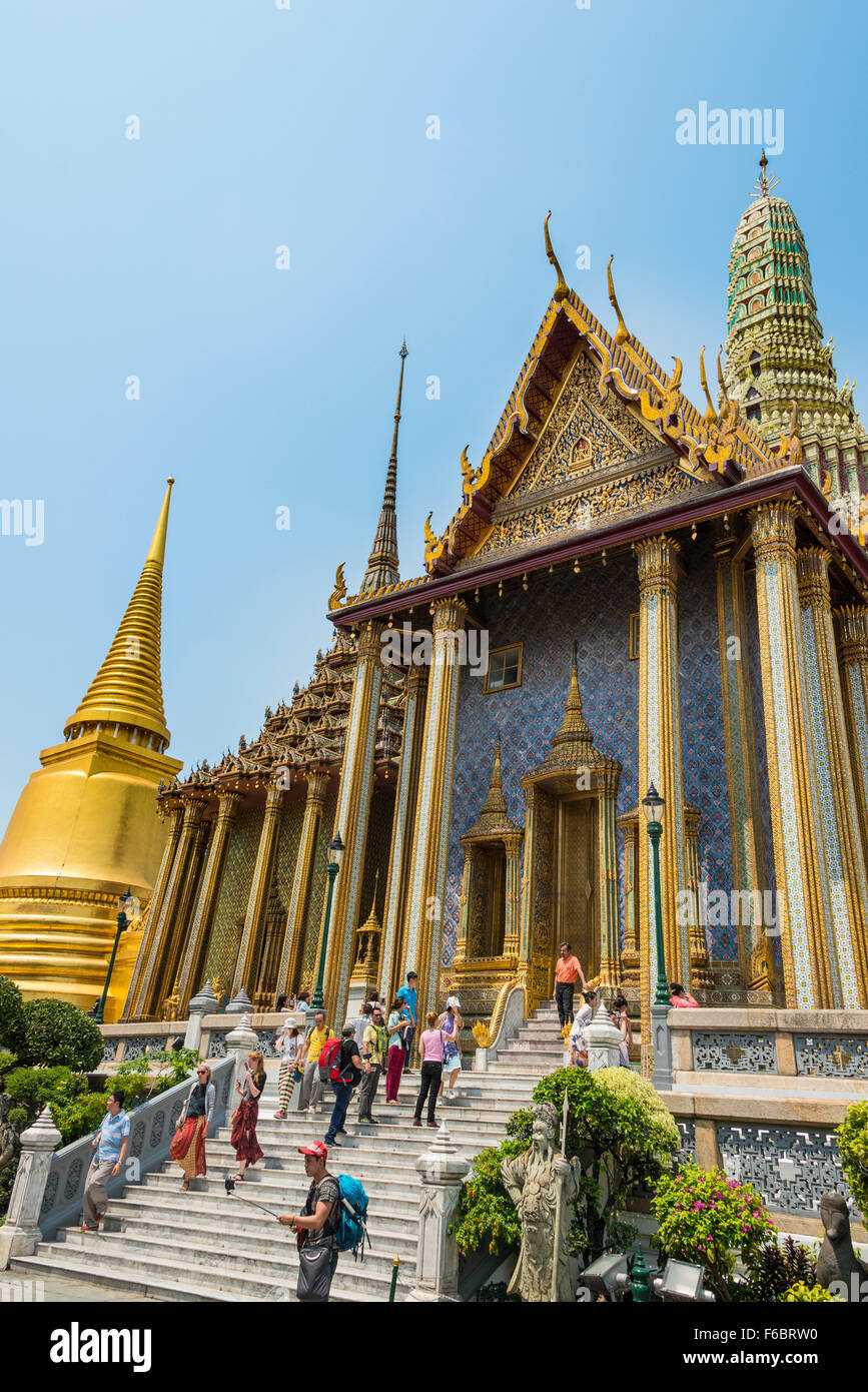 Wat Phra Kaeo, der Tempel des Smaragd-Buddha, Phra Mondop Bibliothek Phra Sri Rattana Chedi, Grand Palace, Bangkok Stockfoto