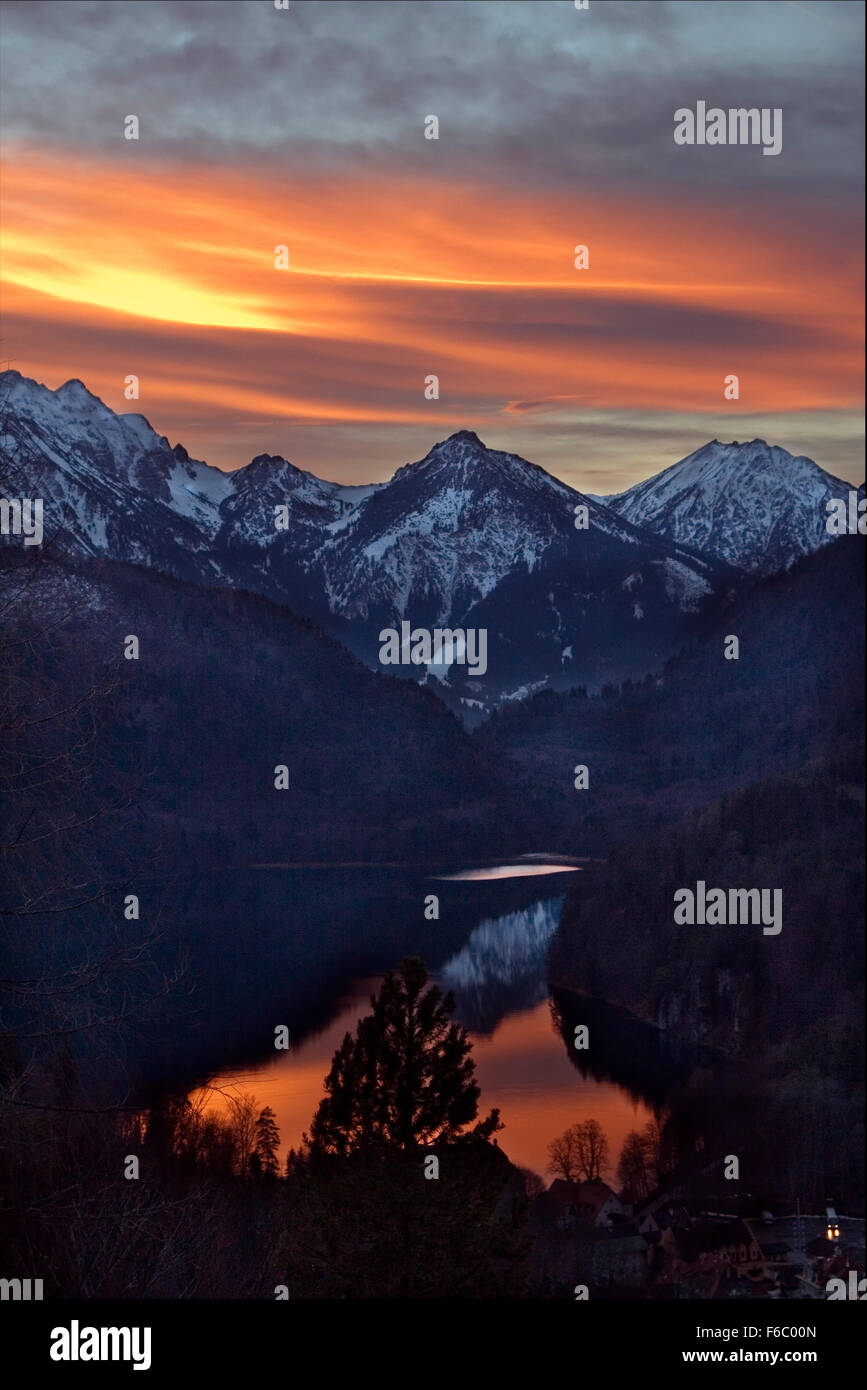 Sonne, Schneeberg und See in Neuschwanstein Deutschland Stockfoto