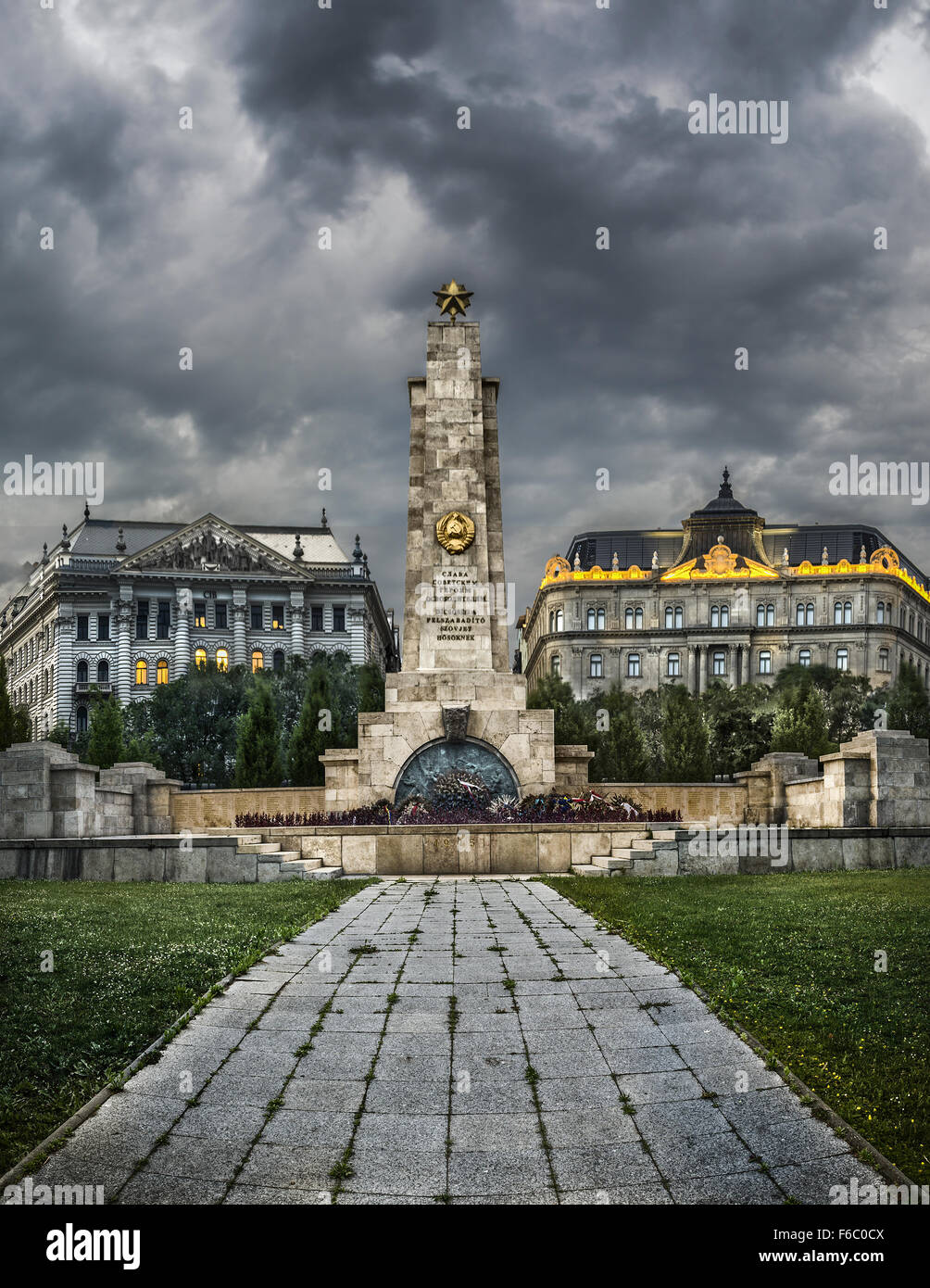 Sowjetische Obelisk zum Gedenken an die Befreiung der Stadt durch die Rote Armee im Jahre 1945, Liberty Square, Budapest, Ungarn, Europa Stockfoto