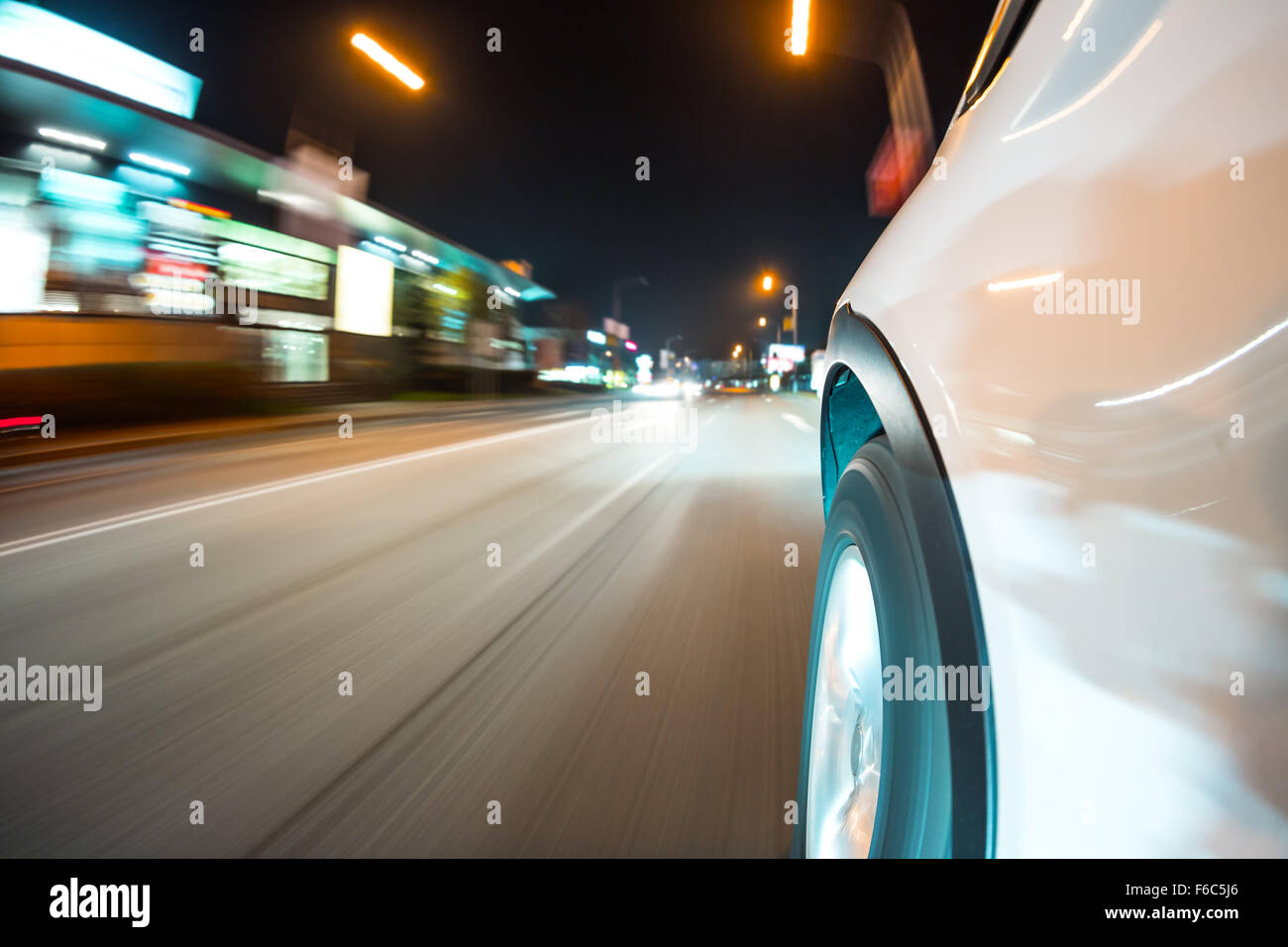 Autofahren bei Nacht city Stockfoto