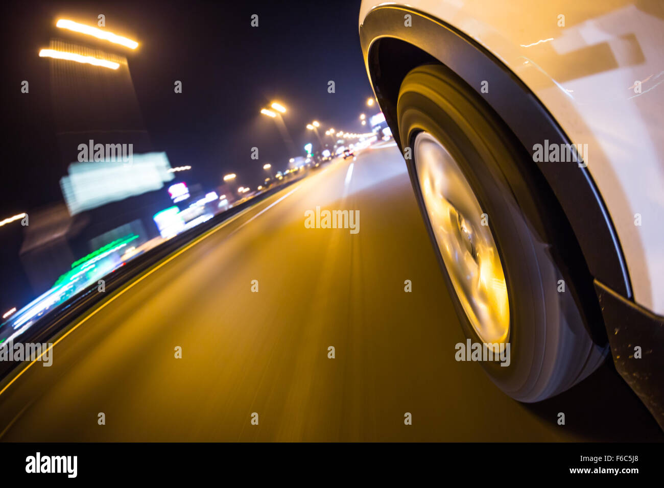 Autofahren bei Nacht city Stockfoto