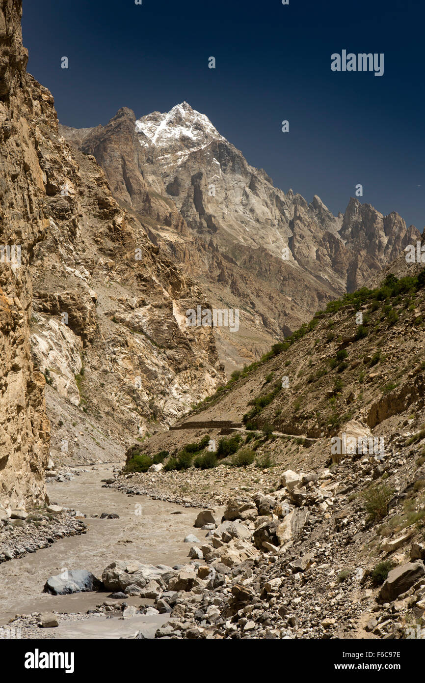 Indien, Himachal Pradesh, Kinnaur, Tashigang, Khab Sangum Straße neben dem Sutlej River Valley und Reo Purgil peak Stockfoto