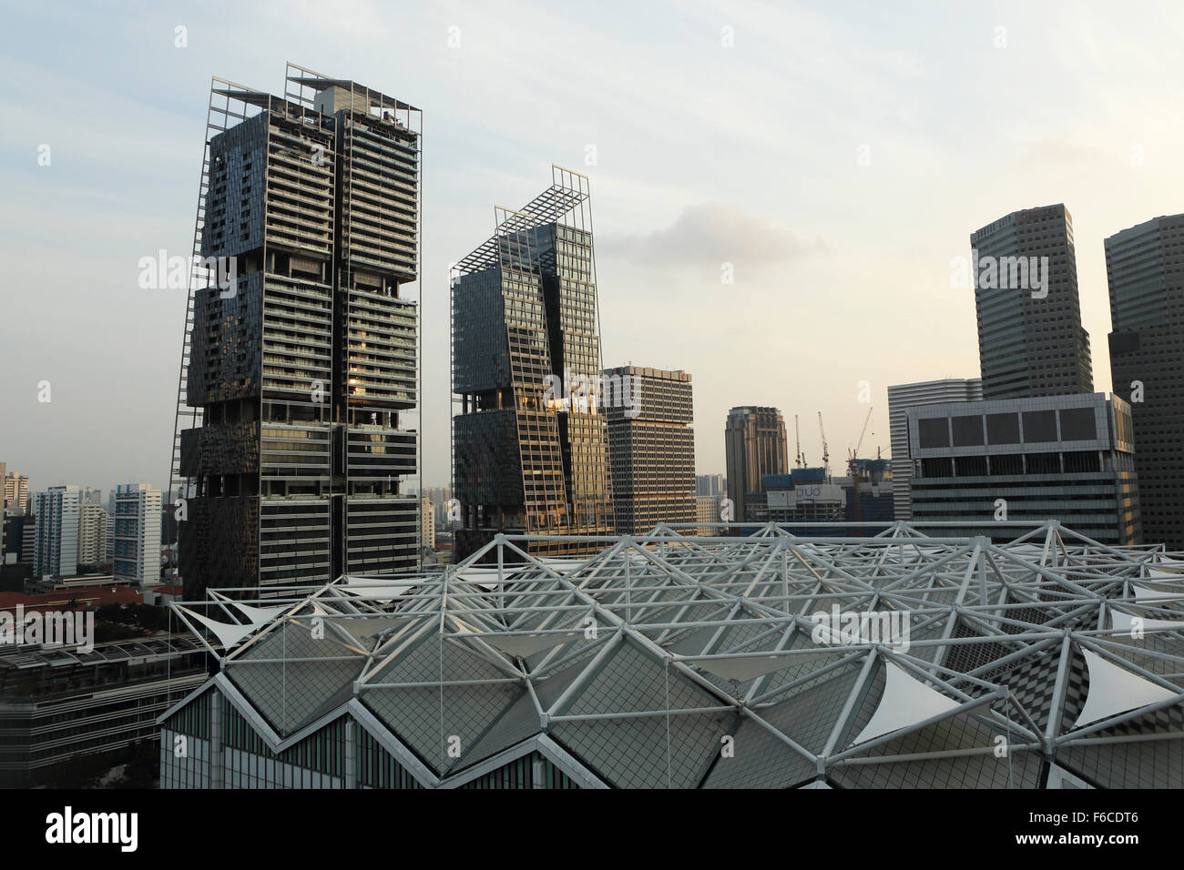 Das Dach der Suntec City in der Nähe von Marina Bay in Singapur. Stockfoto