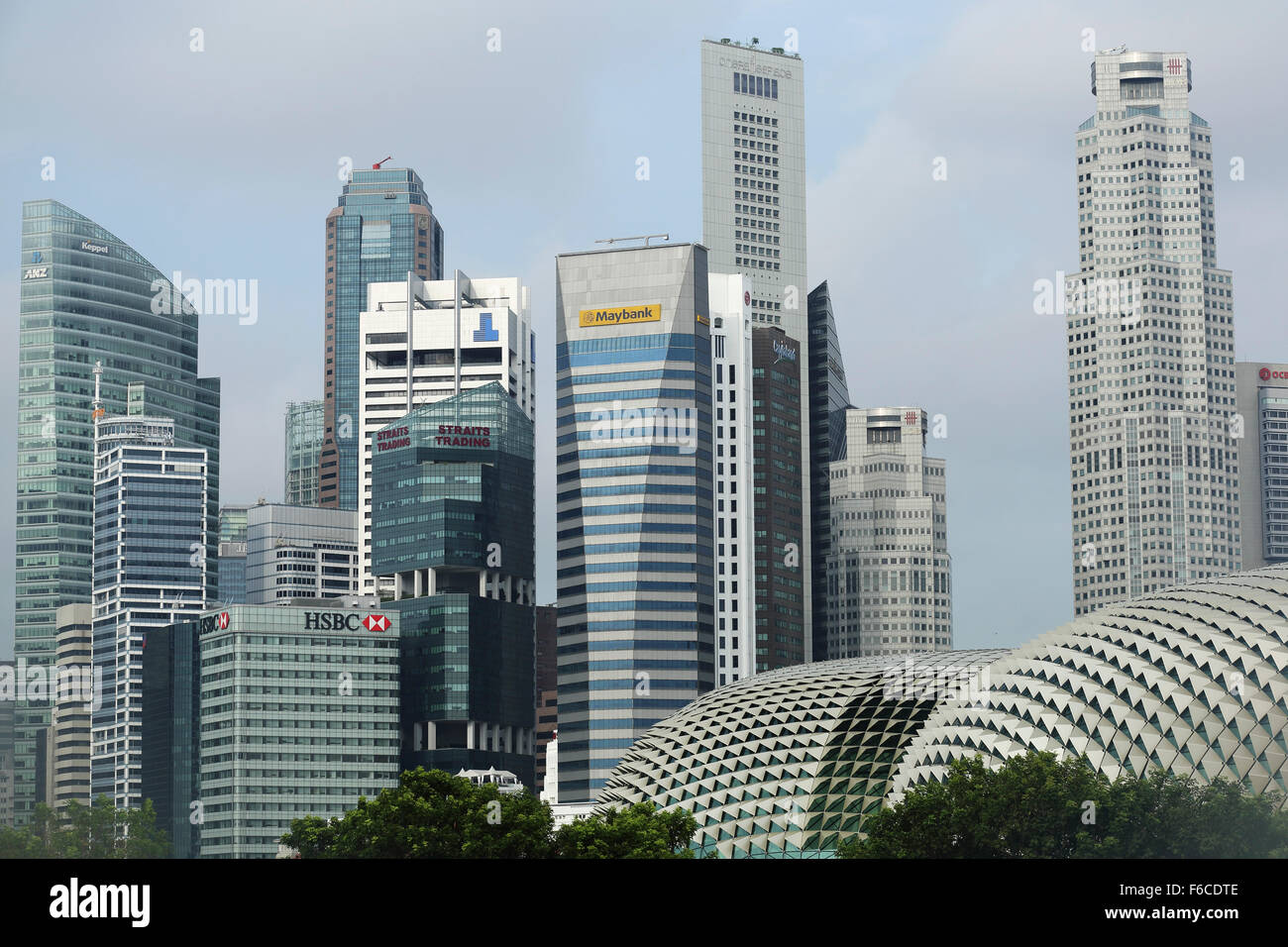 Wolkenkratzer im Central Business District (CBD) in Singapur. Die Wolkenkratzer Haus Banken und Finanzinstitute. Stockfoto
