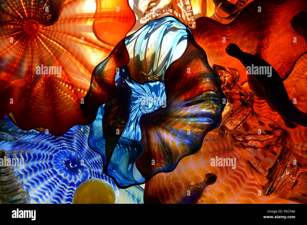 INDIANAPOLIS, IN-22 Juli: Glas Kunstwerke von Künstlern Dale Chihully in der Decke der Children es Museum of Indianapolis Stockfoto