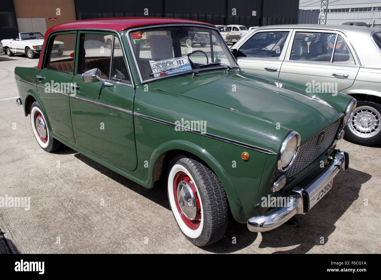 Klassische Seat 600 Auto treffen in Albacete, Spanien. Fiat 1100 D. Stockfoto