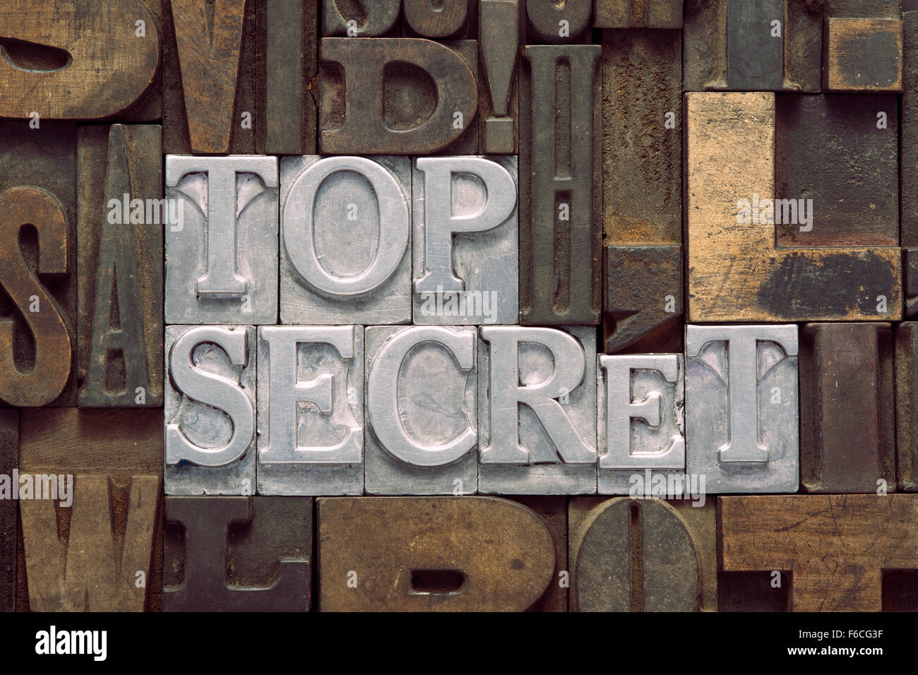 Top geheime Phrase aus metallischen Buchdruck Blöcke in gemischten Holzbuchstaben hergestellt Stockfoto