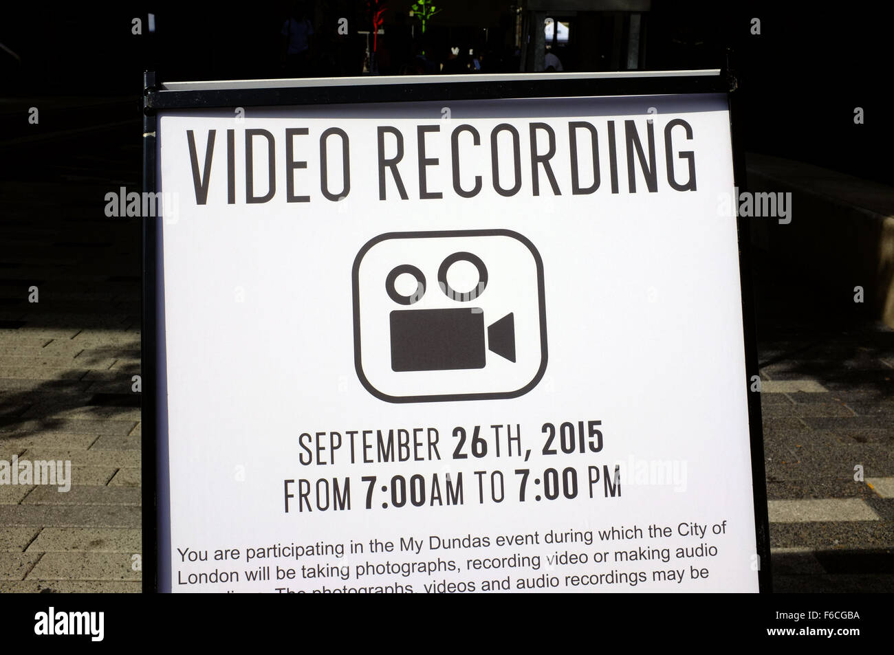 Ein Schild warnt, dass video-Aufnahme ist im Zentrum der City of London Ontario in Kanada statt. Stockfoto