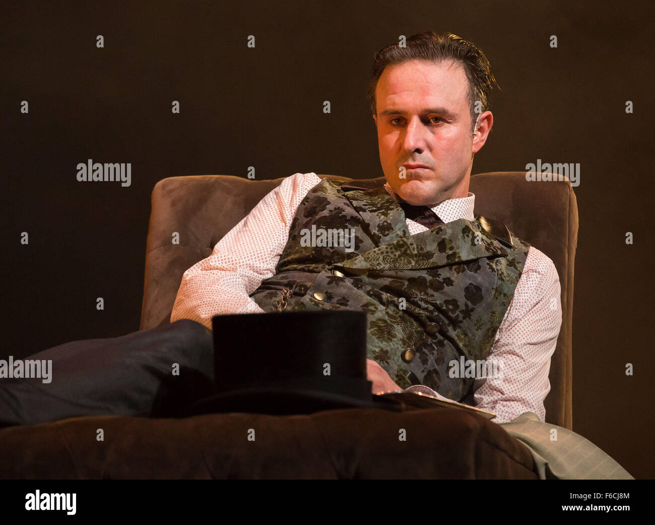 Premiere von Sir Arthur Conan Doyle's 'Sherlock Holmes' im Ricardo Montalban Theater - innen mit: David Arquette Where: Los Angeles, California, Vereinigte Staaten von Amerika bei: 15. Oktober 2015 Stockfoto