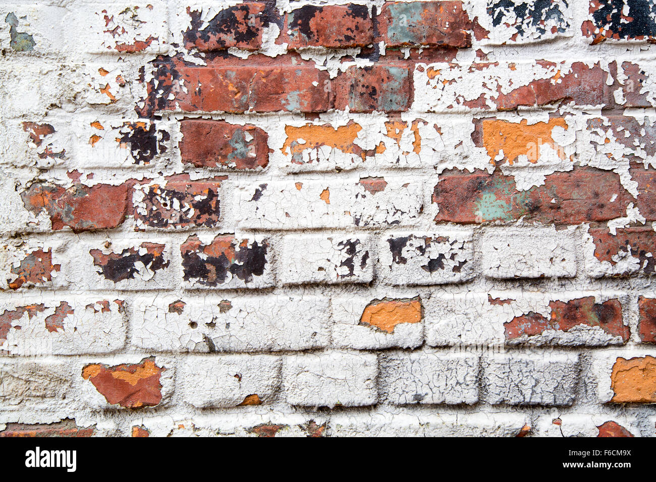 Hintergrund der alten Vintage verschmutzte Ziegelwand mit peeling Putz, Textur Stockfoto