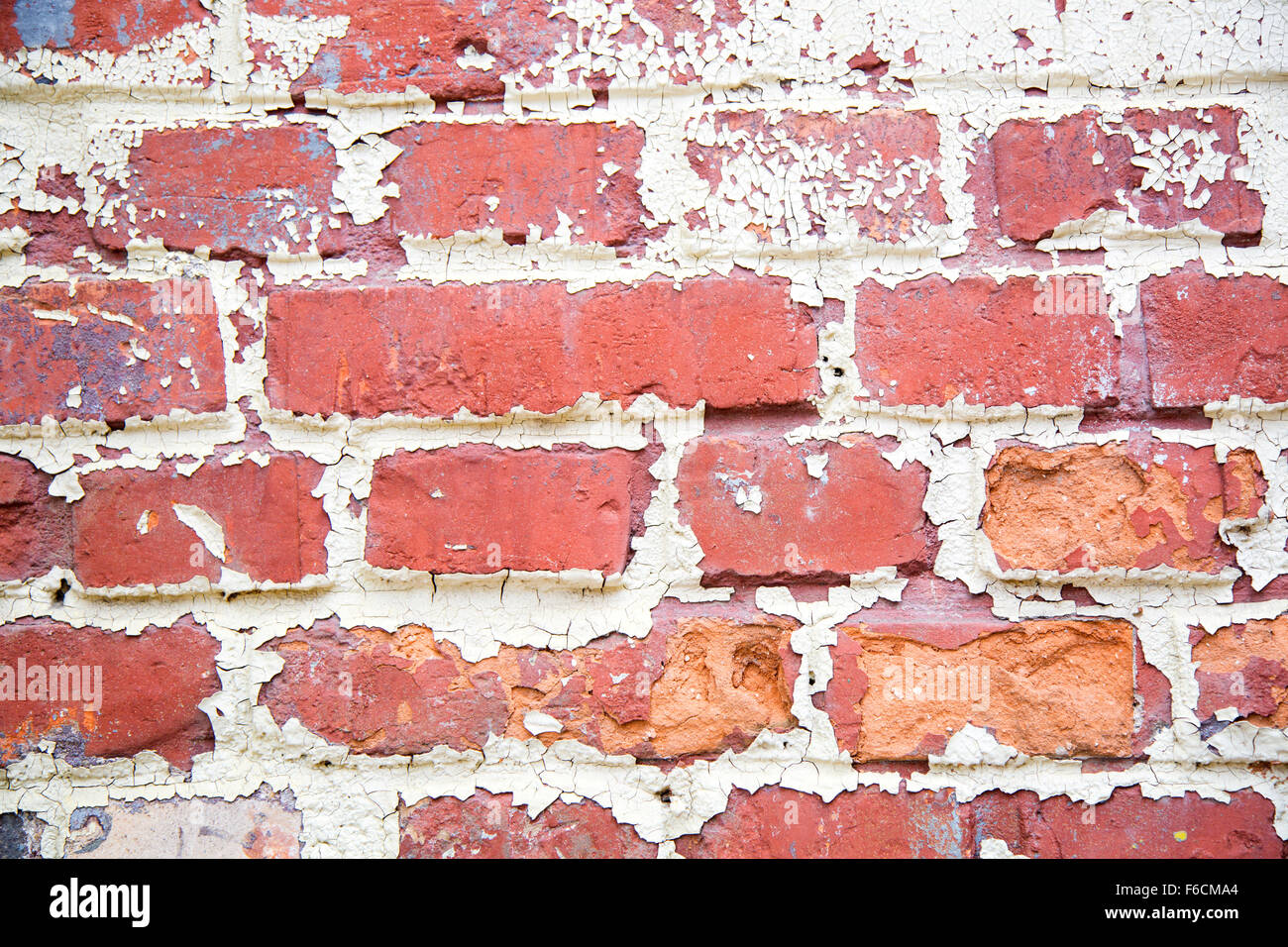 Hintergrund der alten Vintage verschmutzte Ziegelwand mit peeling Putz, Textur Stockfoto