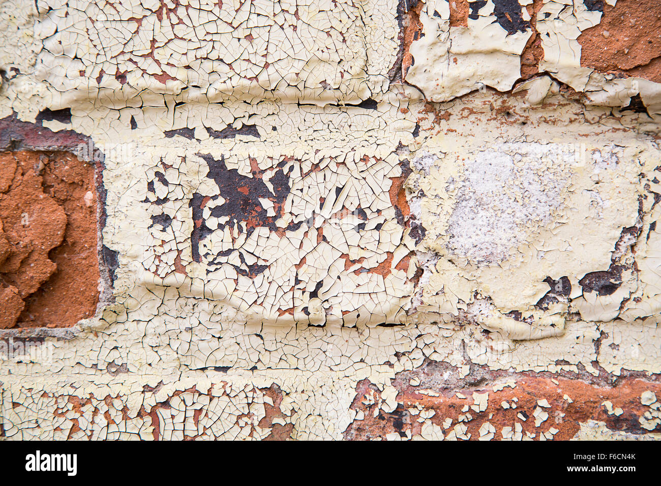 Hintergrund der alten Vintage verschmutzte Ziegelwand mit peeling Putz, Textur Stockfoto
