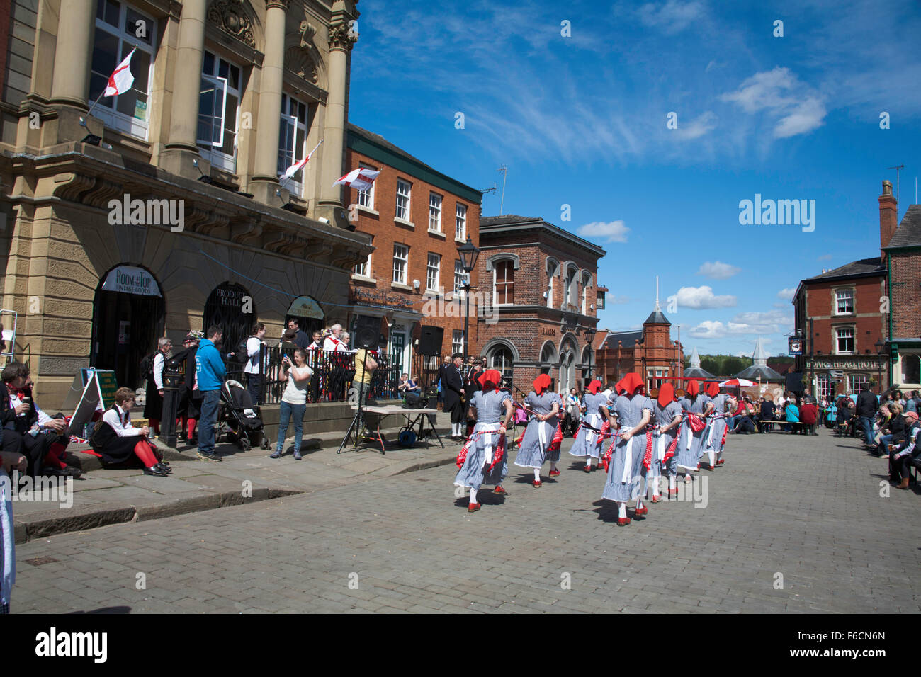 Die Poynton Jemmers Frauen Morris Tanz Gruppe Stockport Folk Festival 2015 Stockport Cheshire England Stockfoto