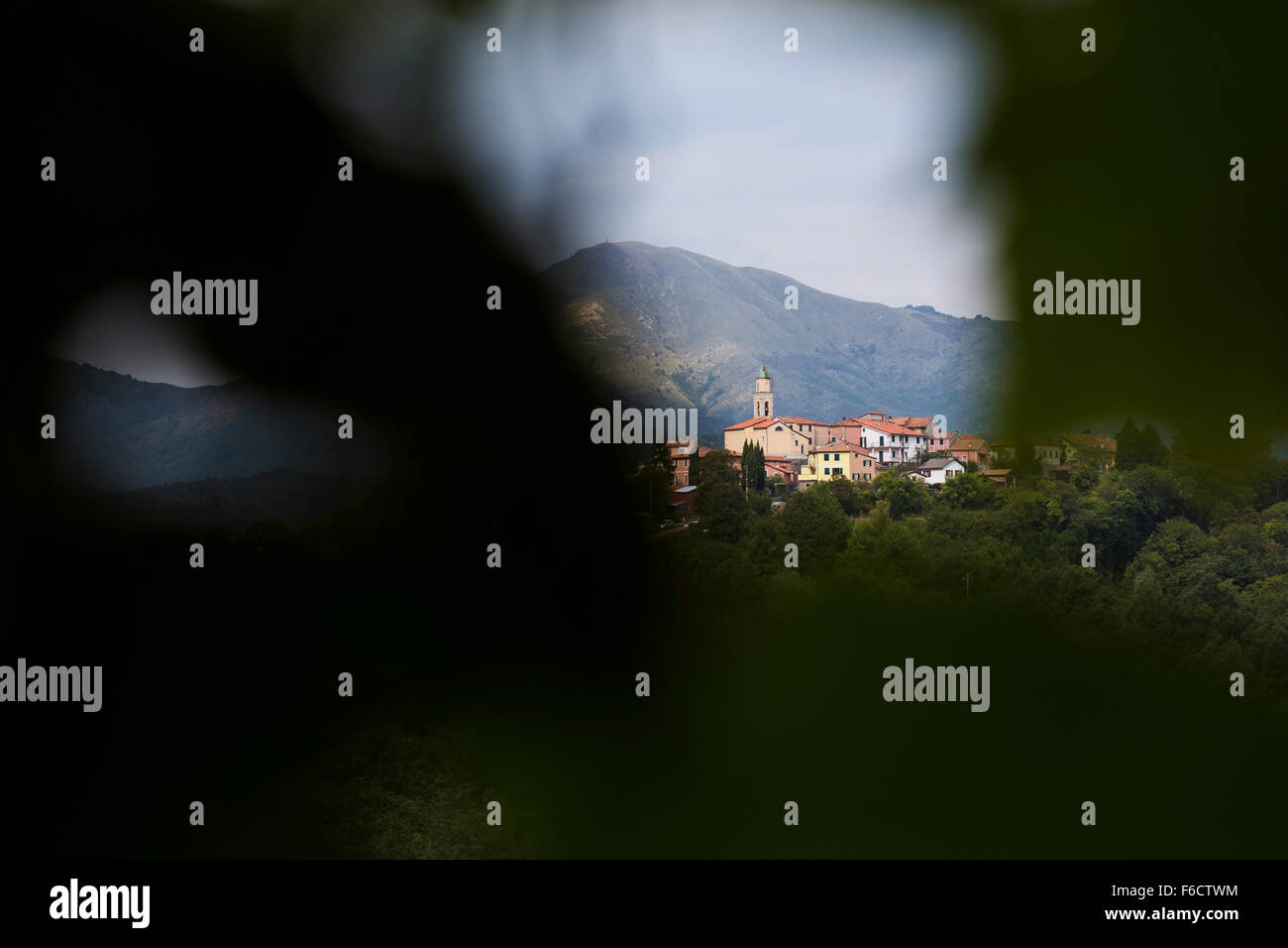 Auf der Suche zu Salino in der italienischen Hügel Froma nahe gelegenen Aussichtspunkt. Stockfoto