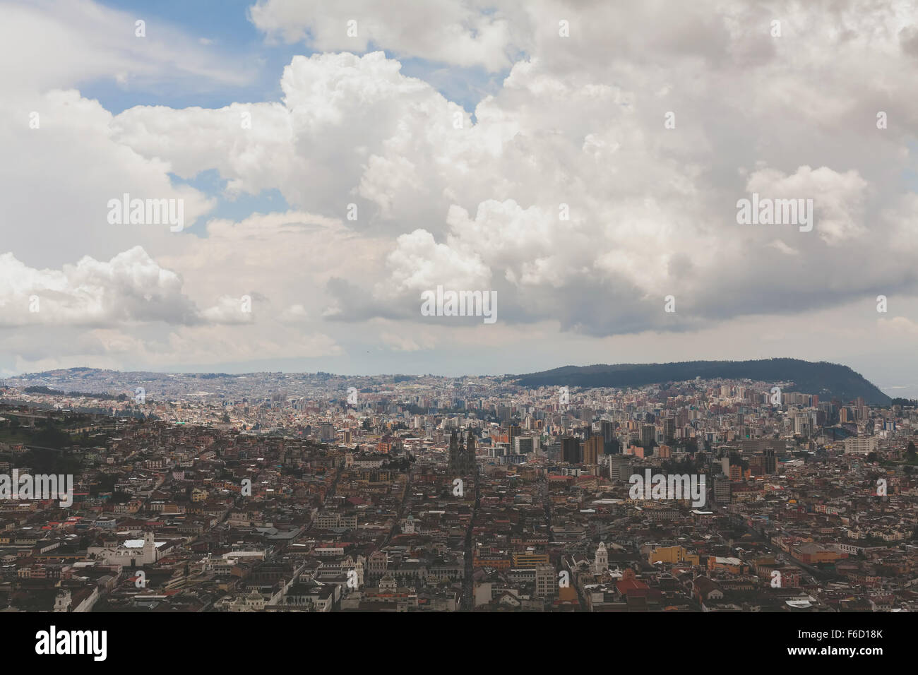 Draufsicht der Stadt Quito, die Hauptstadt von Ecuador, Südamerika Stockfoto
