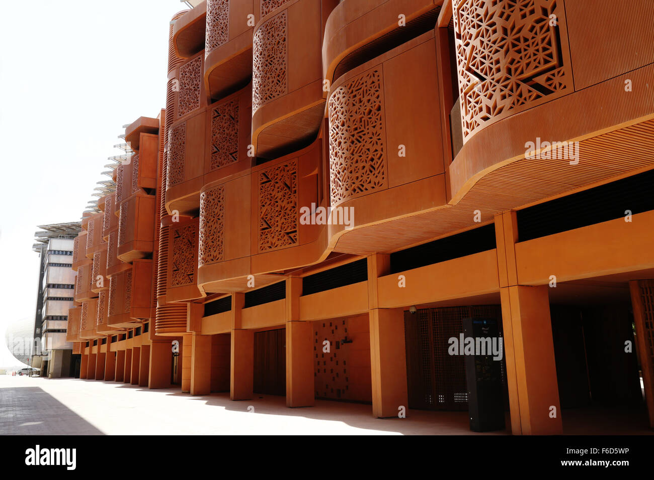 "Zero Carbon Masdar City, Abu Dhabi in den Vereinigten Arabischen Emiraten - Gebäude entworfen, um maximale Licht ohne Strom. Stockfoto