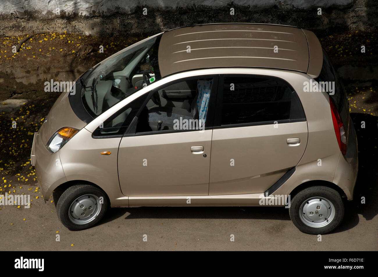 Tata Nano Auto, Juhu, Mumbai, Maharashtra, Indien, Asien Stockfoto