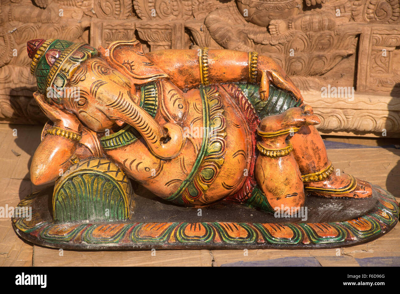 Idol von Lord Ganesh schlafen Pose Statue, Surajkund Mela, Faridabad, Haryana, Indien, Asien Stockfoto