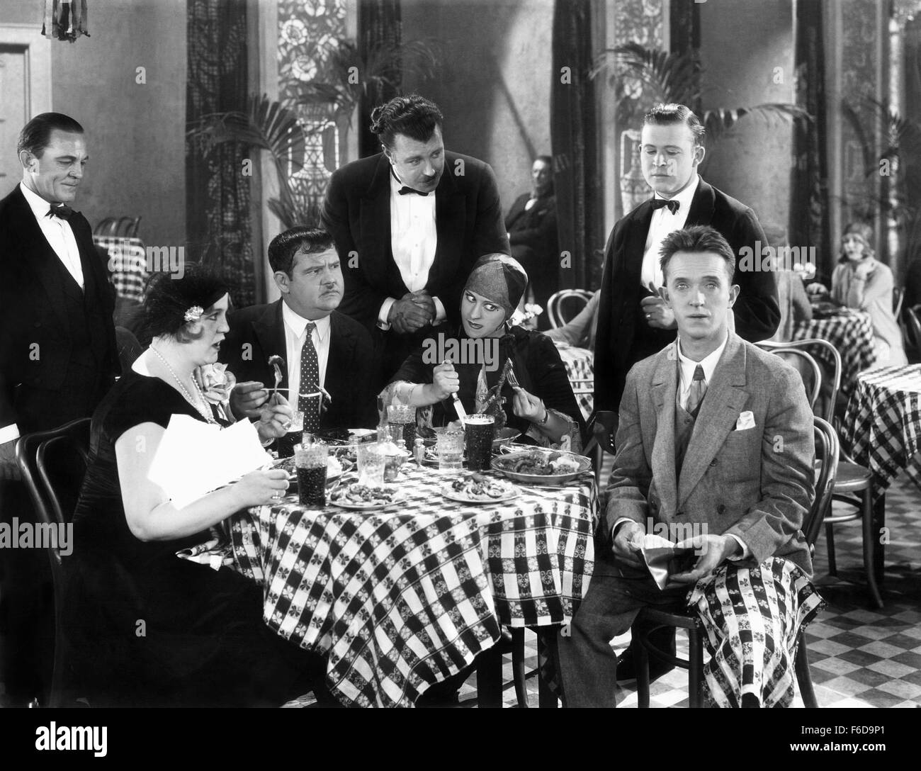 1. Januar 1920 - winzige Sanford, Kay Deslys, Anita Garvin, Oliver Hardy und Stan Laurel am Set des Films, ihre lila Moment, 1928 (Bild Kredit: C Glasshouse/Unterhaltung Bilder) Stockfoto