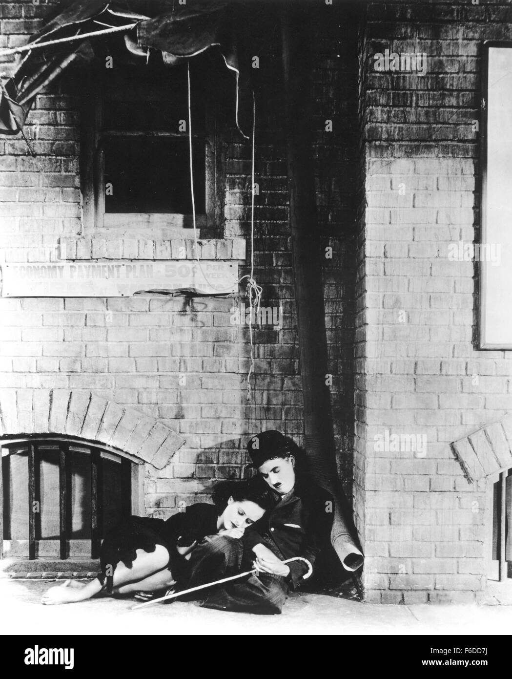 Datum der Freigabe: 25. Februar 1936. FILMTITEL: Neuzeit. STUDIO: Charles Chaplin-Produktionen. PLOT: Chaplins letzter "stiller" Film, voller Sound-Effekte, wurde gemacht, als alle anderen Tonfilm machte. Charlie stellt sich gegen die moderne Gesellschaft das Maschinenzeitalter (Credit Bild: Entertainment Bilder) Stockfoto