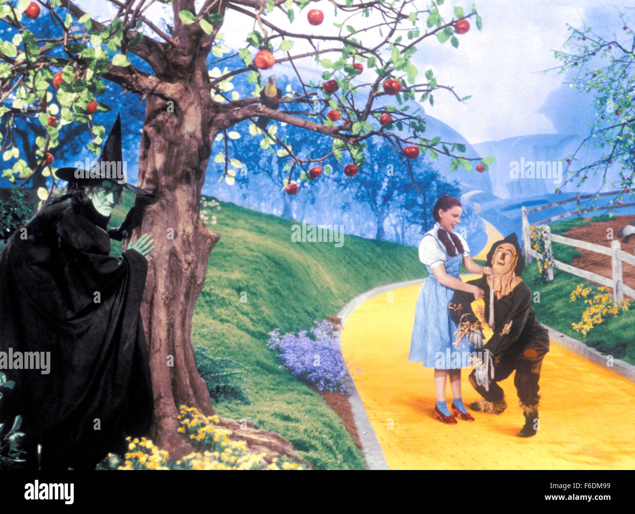 VERÖFFENTLICHT: 12. August 1939 - Film Originaltitel: The Wizard of Oz abgebildet: MARGARET HAMILTON, JUDY GARLAND, JACK HALEY. Stockfoto