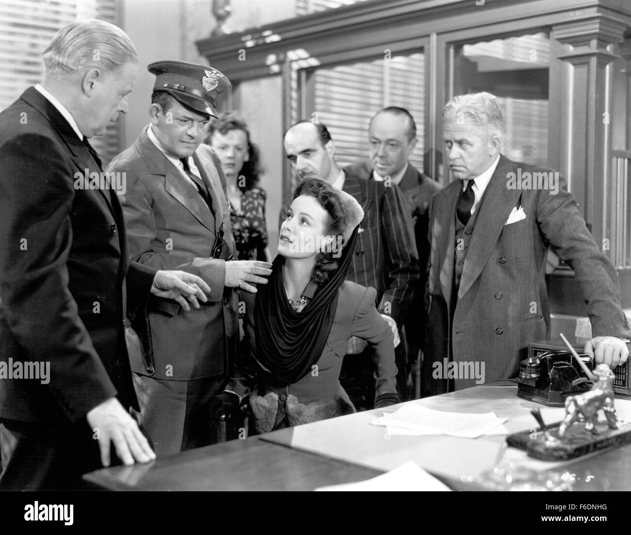 Datum der Freigabe: 1. April 1942. FILMTITEL: Lady Gangster. STUDIO: Warner Bros Pictures. Grundstück: Schauspielerin vermischt sich mit einer kriminellen Bande und windet sich nehmen das Rap für einen Raub von $40.000. Bevor sie ins Gefängnis gebracht hat, sie stiehlt das Geld aus ihren Kohorten und versteckt sich, wollte es als Druckmittel zu benutzen, um ihre Freilassung aus dem Gefängnis zu gewinnen. Ihr ehemaliger Partner haben jedoch andere Ideen. Im Bild: FAYE EMERSON als Dorothy Drew Burton. Stockfoto