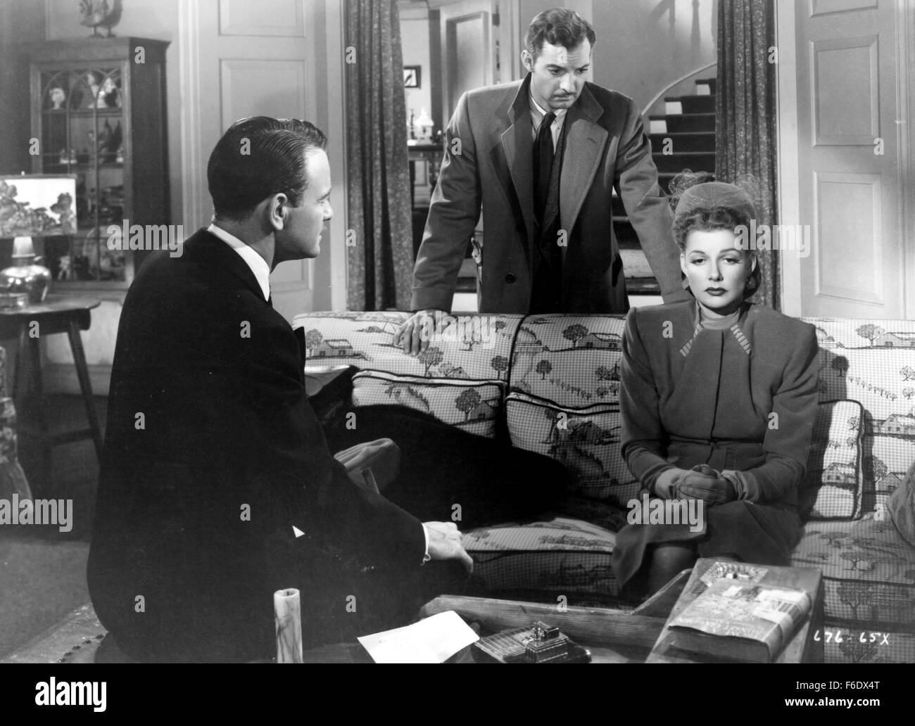 FREIGABEDATUM: Juni 1947. FILMTITEL: Der Untreue. STUDIO: Warner Bros Pictures. Grundstück: Chris Hunter tötet einen Eindringling und erzählt ihrem Mann und Ihrem Anwalt war es ein Akt der Selbstverteidigung. Es ist später ergab, dass er tatsächlich ihr Geliebter und posierte sie hatte für eine belastende Statue, die er schuf. Im Bild: ANN SHERIDAN als Chris Hunter. Stockfoto