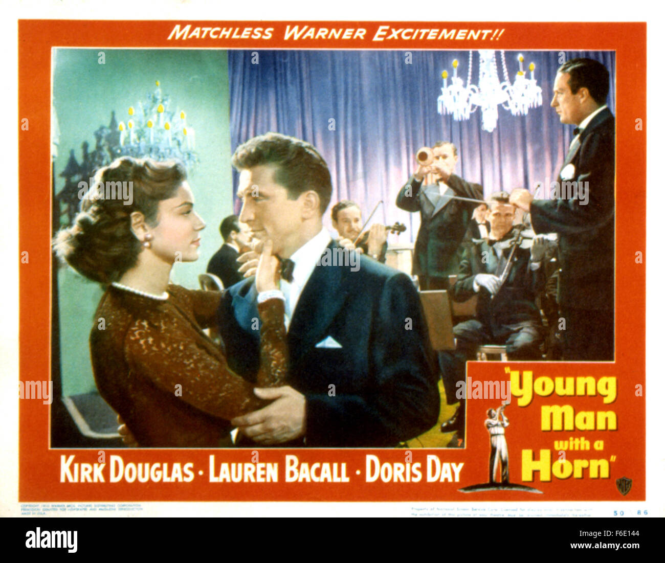 Veröffentlichungsdatum: 9. Februar 1950. FILMTITEL: Junger Mann mit einem Horn. STUDIO: Warner Bros Pictures. PLOT: Ein junger Trompeter genießt Höhen musikalischen Erfolg, Ruhm und Glück und tiefen sauer Ehe, Tod seines Mentors, Kampf gegen Alkoholismus in dieser dünn verschleierte Version des Lebens von Bix Beiderbecke. Im Bild: LAUREN BACALL und KIRK DOUGLAS, Film-Karte. Stockfoto