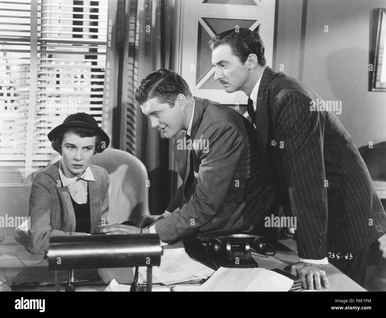 Datum der Freigabe: 16. September 1950. FILMTITEL: Pretty Baby. STUDIO: Warner Bros Pictures. PLOT:. Im Bild: DENNIS MORGAN als Sam Morley, BETSY DRAKE als Patsy Douglas und ZACHARY SCOTT als Barry Holmes. Stockfoto