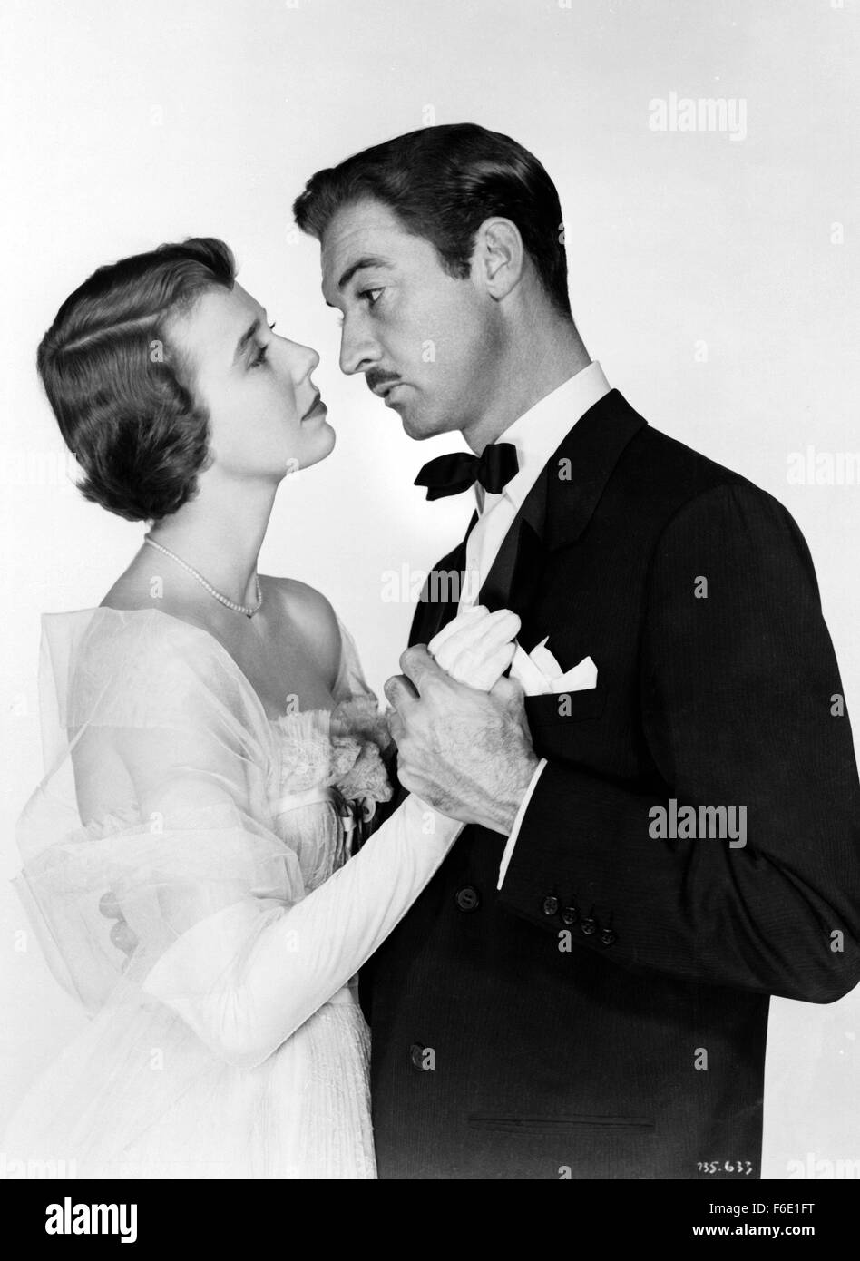 Datum der Freigabe: 16. September 1950. FILMTITEL: Pretty Baby. STUDIO: Warner Bros Pictures. PLOT:. Im Bild: BETSY DRAKE als Patsy Douglas und ZACHARY SCOTT als Barry Holmes. Stockfoto