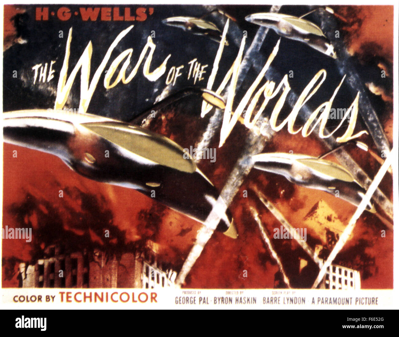 Erscheinungsdatum: 29. Juli 1953. FILMTITEL: Der Krieg der Welten. STUDIO: Paramount Pictures. PLOT: Die Marsianer unchain einen direkten Angriff auf unseren Planeten, mit Hunderten von Schiffen, unverwundbar. Die Invasion findet statt auf der ganzen Welt, und alles, was die großen Städte sind zerstört hintereinander; auch die Atombombe kann nicht sie zu stoppen. Aber wenn die Menschen nicht zu, schlagen, wer kann? Vielleicht etwas viel kleiner als sie. Im Bild: Plakatkunst. Stockfoto