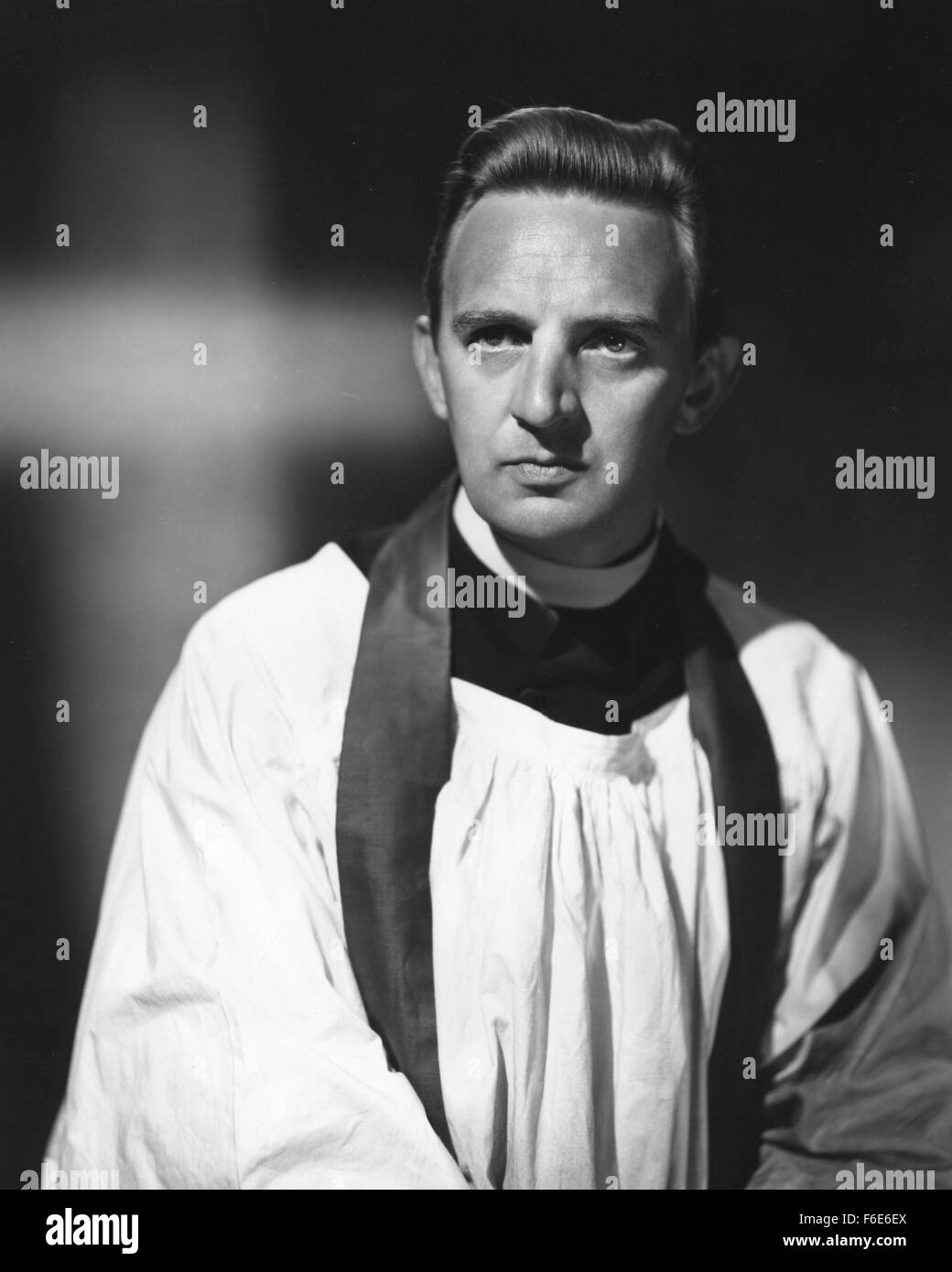 Erscheinungsdatum: Mai 1955. FILMTITEL: The End of the Affair. : Studioproduktionen Coronado. PLOT: In zerstörte London Maurice Bendrix verliebt sich in Nachbarin Sarah Miles. Sie beginnen eine unerlaubten Romantik hinter Sarahs Ehemann zurück. Während Krieg nicht ewig anhält, hat weder in dieser existentiellen Geschichte lieben. Im Bild: MICHAEL GOODLIFFE als Smythe. Stockfoto