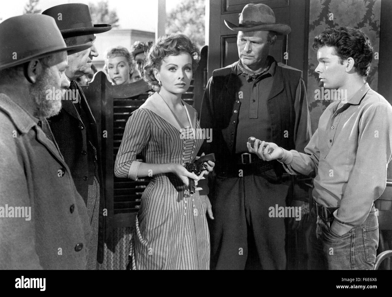 8. Mai 1956; Hollywood, Kalifornien, USA; Szene aus der westlichen "die schnellste Waffe lebendig" unter der Regie von Russelle Rouse Stockfoto