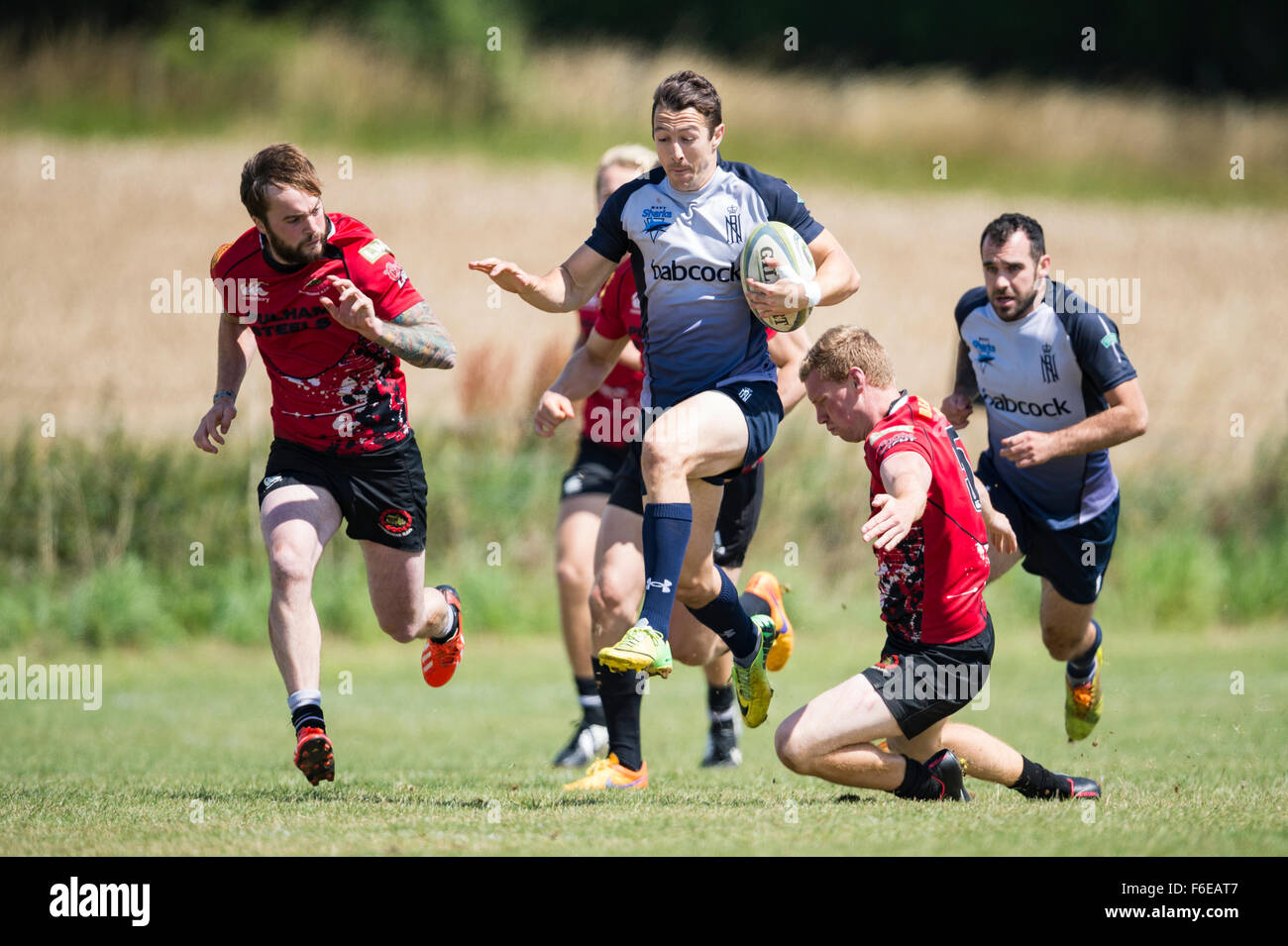 Royal Navy Haie-Rugby-Spieler auf den Amoklauf. Stockfoto